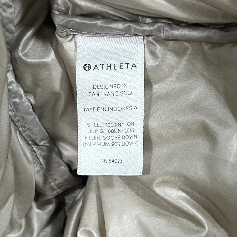 Athleta Light Weight Long‎ Hooded Puffer Coat Down Fill Shimmer Cream Chevron MD